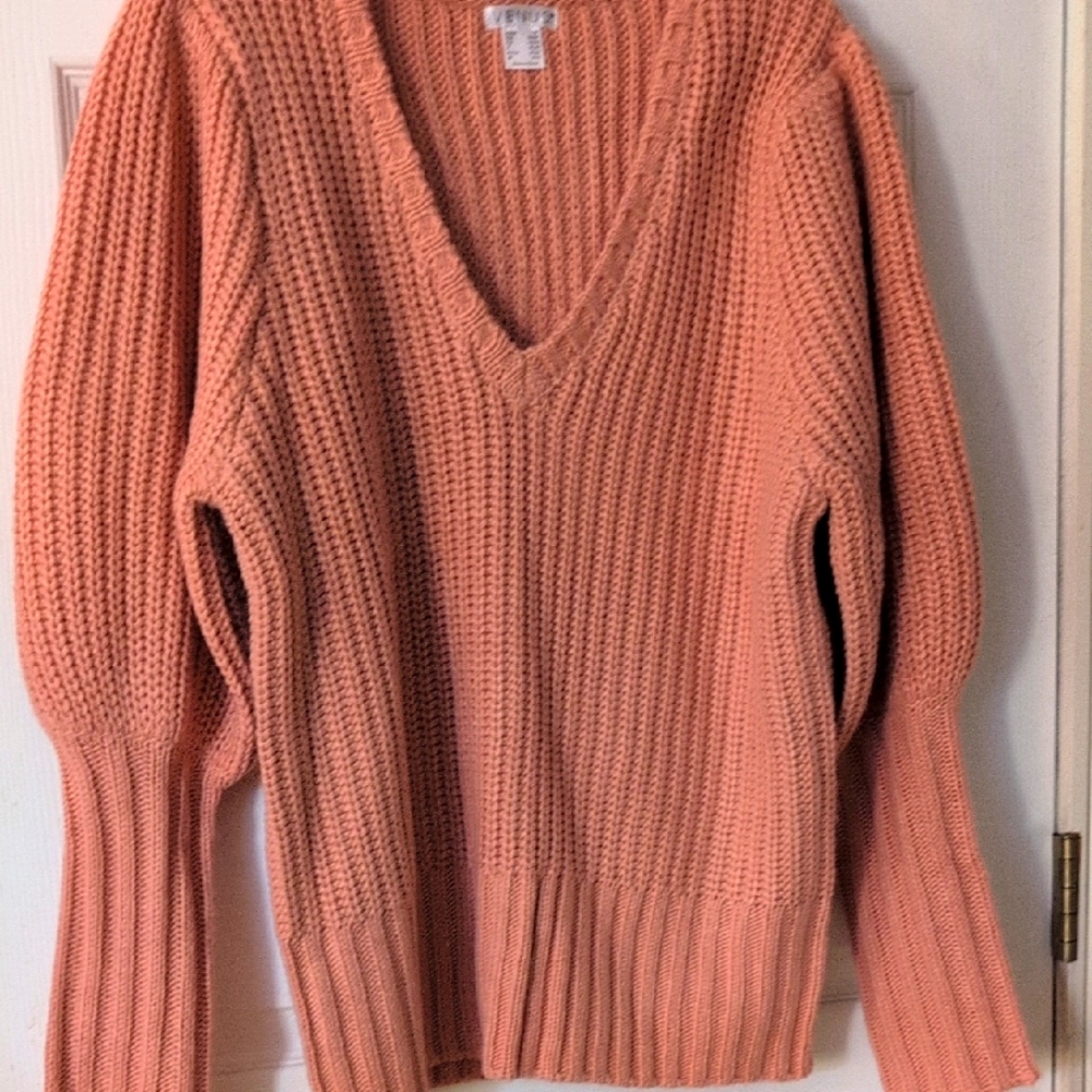 VENUS V-Neck Sweater - Coral